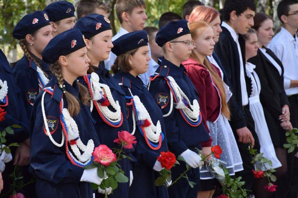 На здании Закутчанской средней школы появилась Доска памяти Андрею Викторовичу Костенко — жителю хутора Избушки, рядовому...