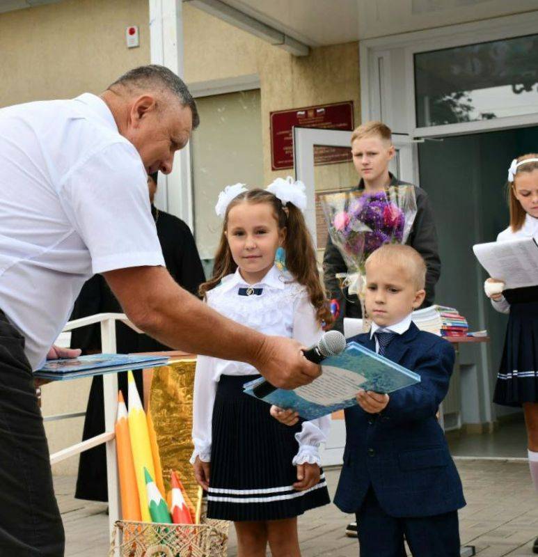 Галина Руденко: Снова в нашу жизнь пришёл сентябрь и традиционный День знаний.  Мы все начинали взрослую жизнь со школьной...