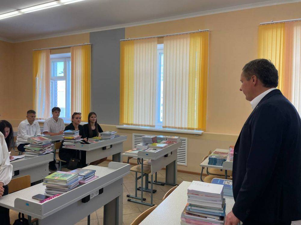 Вячеслав Гладков: Приехал поздравить ребят с первым учебным днём в Центр образования № 6 «Перспектива»