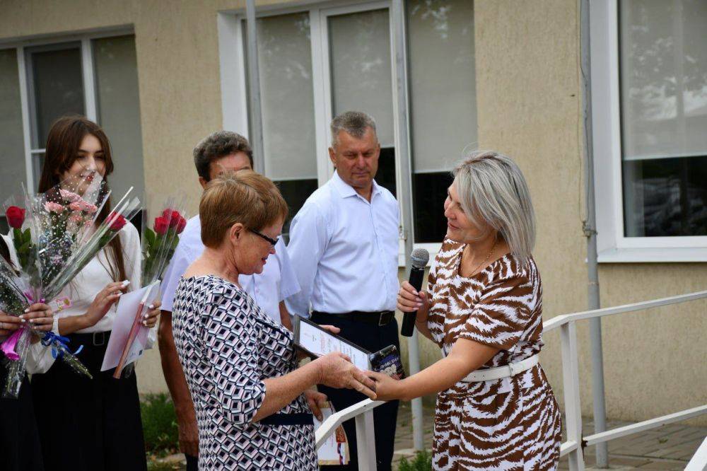 Галина Руденко: Снова в нашу жизнь пришёл сентябрь и традиционный День знаний.  Мы все начинали взрослую жизнь со школьной...