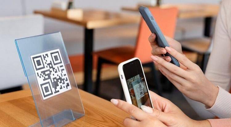 «Можете оплатить по QR-коду?» – в последнее время мы всё чаще слышим этот вопрос в магазинах и кафе