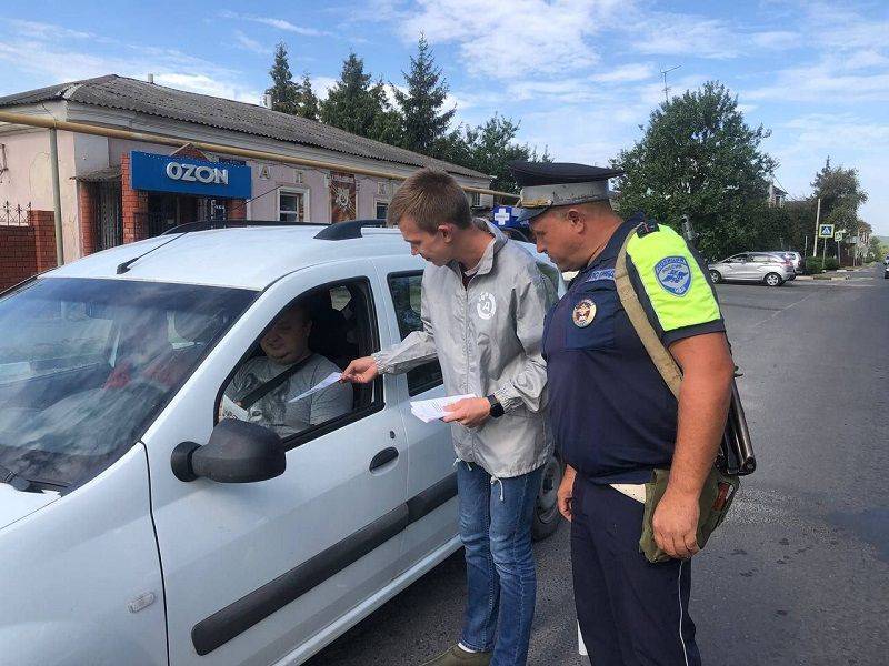 Акцию «Безопасная дорога в школу» провели белгородские автоинспекторы и грайворонские волонтёры дорожной безопасности