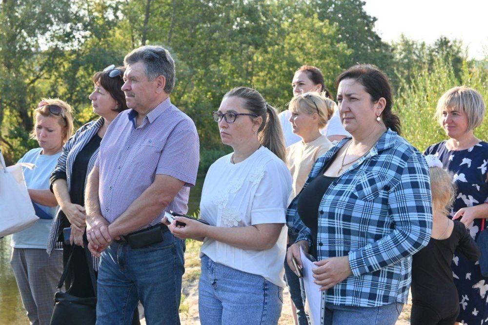 В селе Холки прошла общественная приемка работ по очистке реки Оскол на участке от автомобильного моста у села Ездочное до границ рекреационных зон вблизи села Холки