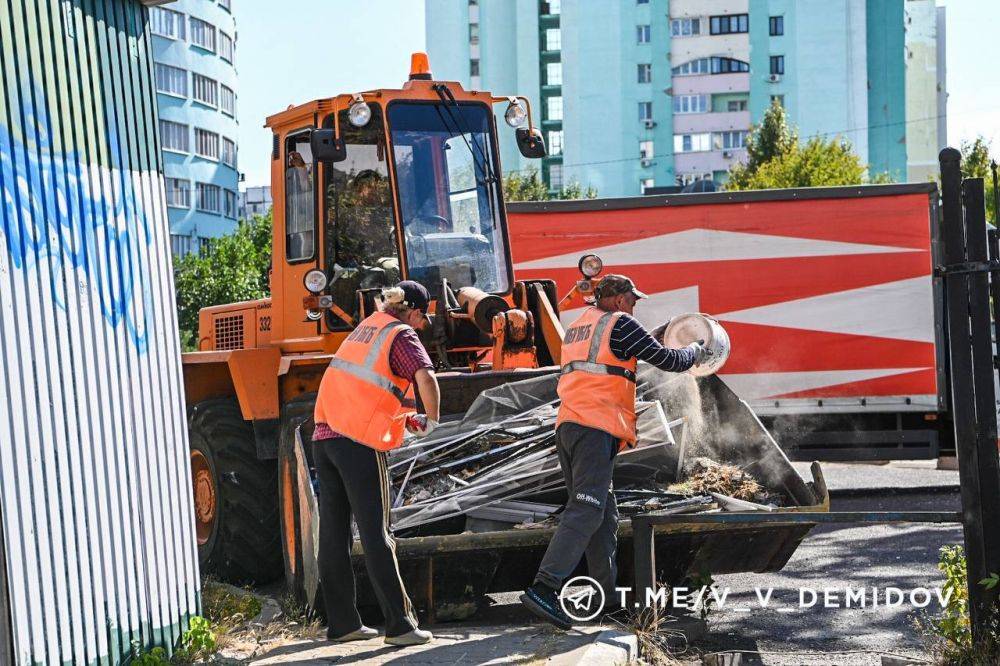 В Белгороде около 200 человек устраняют последствия утреннего обстрела со стороны ВСУ