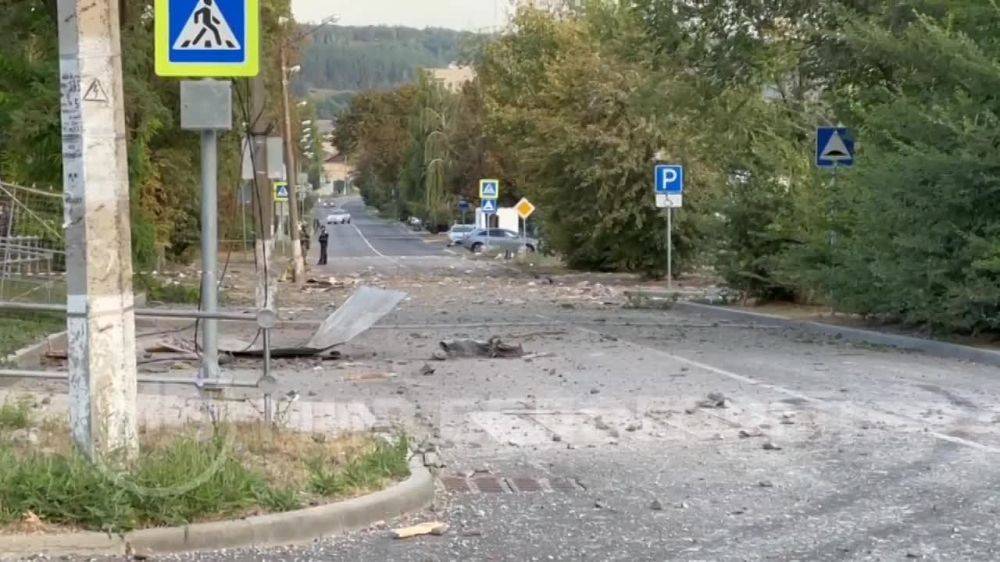 Последствия обстрела на одном из социальных объектов города