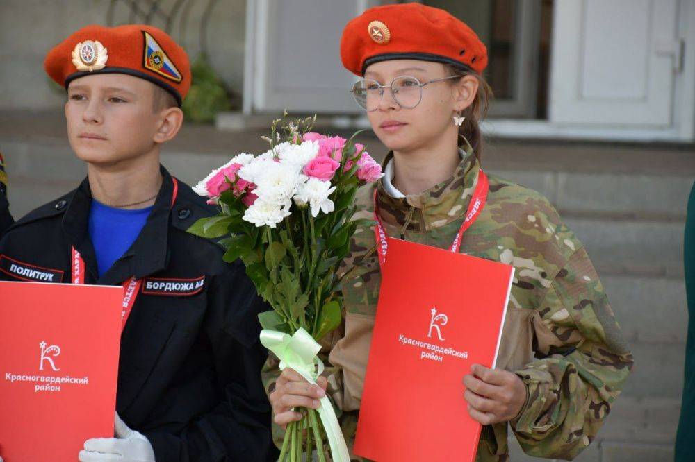 Галина Руденко: Наши призёры Всероссийской военно-патриотической игры «Зарница 2.0» — команда «Засосна-Сокол» вернулась из Волгограда, и мы с радостью сегодня провели для них торжественное мероприятие