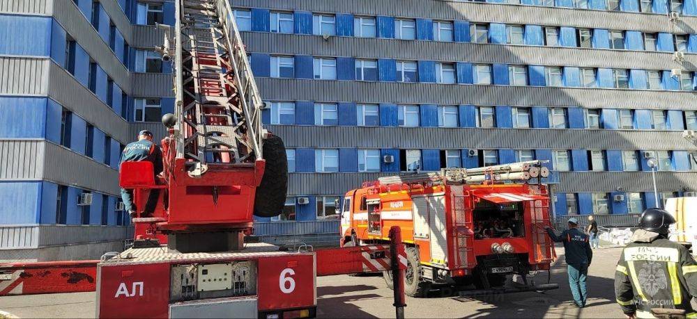 В Старом Осколе прошли учения по ликвидации пожара на объекте здравоохранения