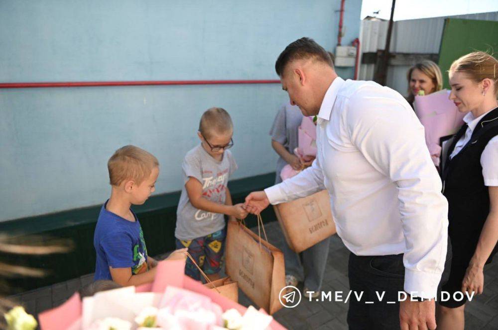 Мэр Белгорода Валентин Демидов навестил белгородскую многодетную семью Белых