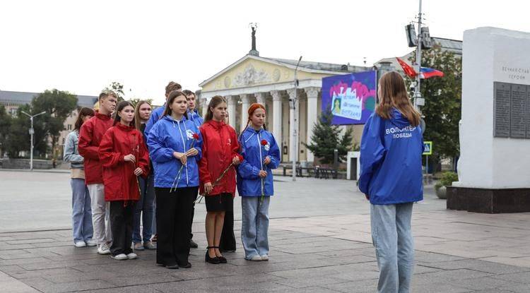 В Белгороде возложили цветы к мемориалу на Соборной площади