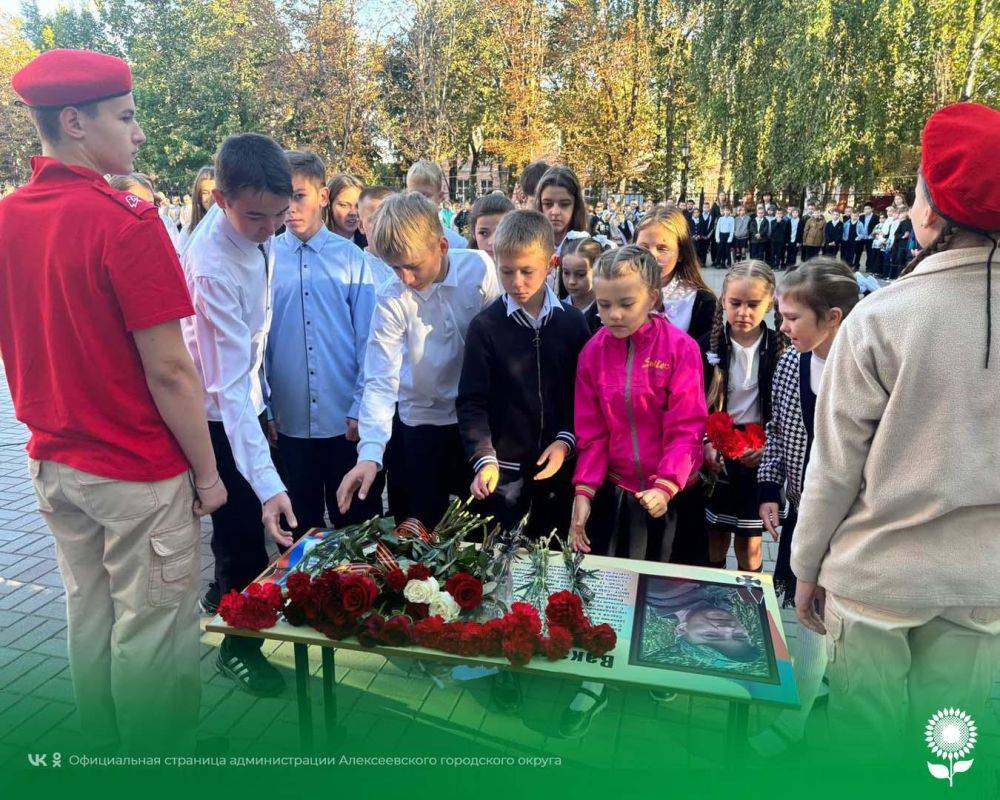 В школе №5 прошло торжественное открытие «Парты Героя» в честь выпускника школы - Вакалова Сергея Владимировича