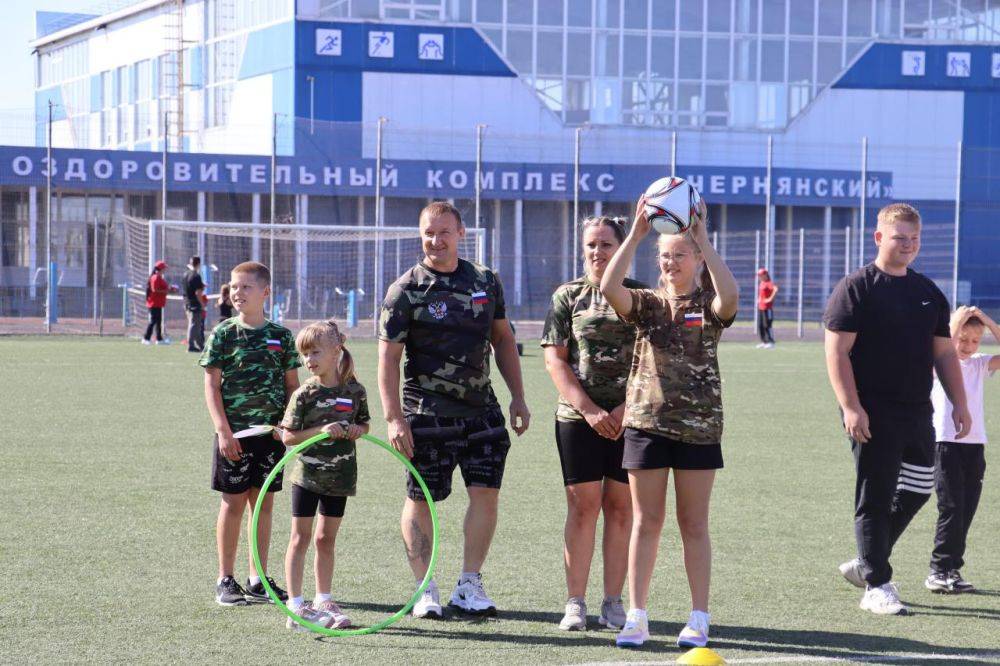 В спортивно-оздоровительном комплексе п. Чернянка провели районный фестиваль многодетных семей «Семейная команда»