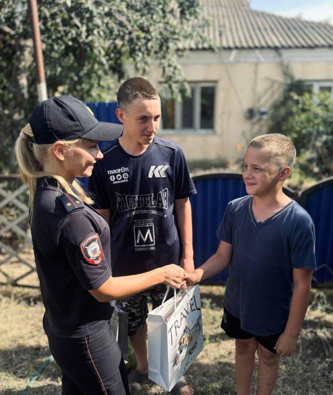 Краснояружские полицейские поддержали всероссийскую благотворительную акцию «Помоги пойти учиться»