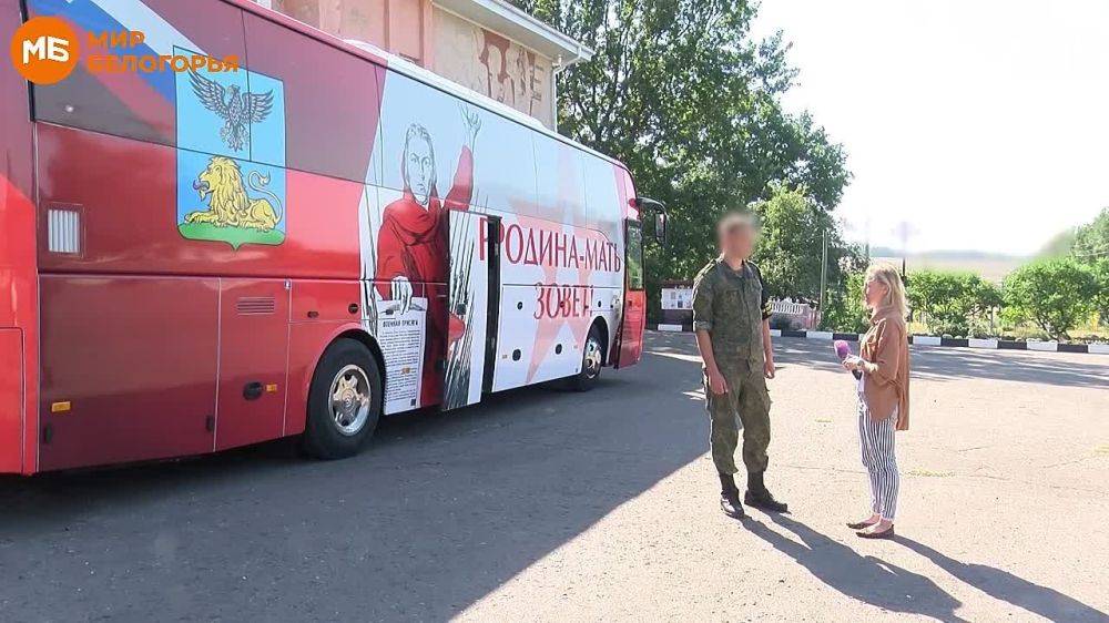 В Красненский район прибыл мобильный пункт отбора на службу по контракту