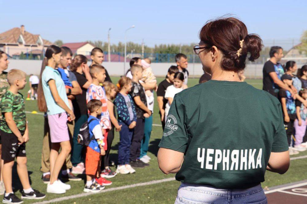 В спортивно-оздоровительном комплексе п. Чернянка провели районный фестиваль многодетных семей «Семейная команда»