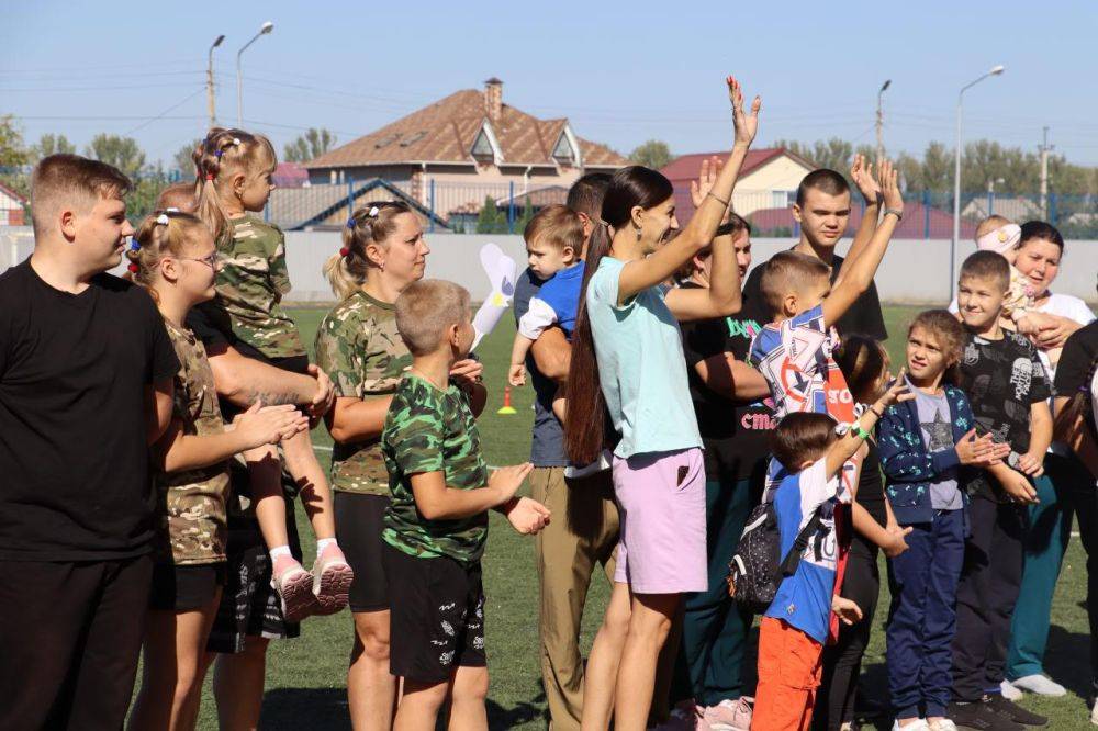 В спортивно-оздоровительном комплексе п. Чернянка провели районный фестиваль многодетных семей «Семейная команда»