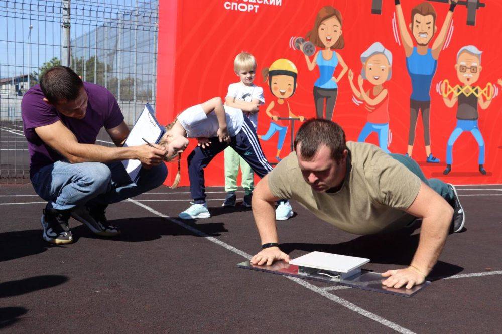 В спортивно-оздоровительном комплексе п. Чернянка провели районный фестиваль многодетных семей «Семейная команда»