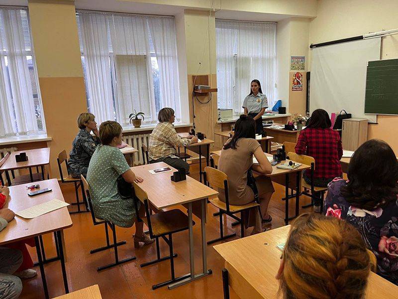 Полицейские провели с жителями Валуйского городского округа беседы по профилактике мошенничества