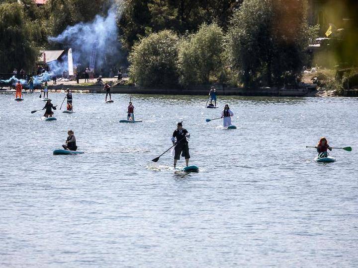 В Белгороде организовали костюмированный заплыв на сапах3