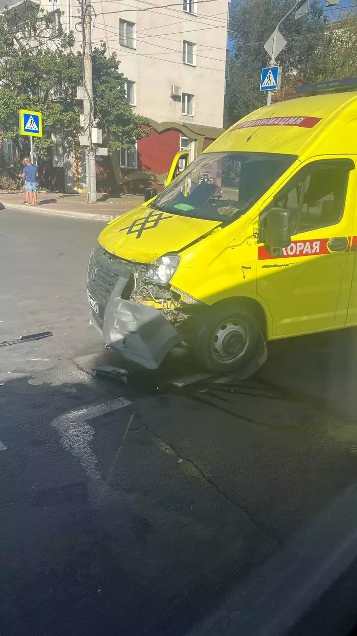 В центре Белгорода произошло ДТП с участием машины скорой помощи3