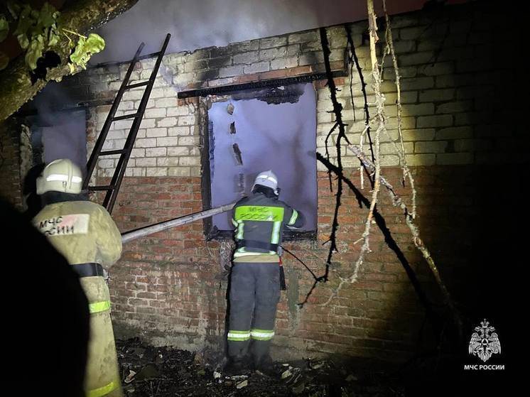 В Яковлевском округе во время пожара в доме погибла женщина и пострадал мужчина