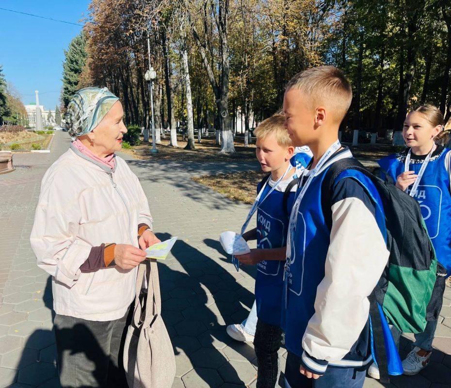 В Международный день пожилых людей белгородские ЮИДовцы напомнили автомобилистам о внимательном отношении к участникам движения интеллигентного возраста