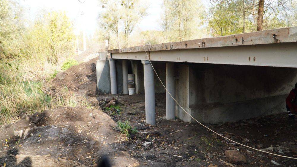 В рамках государственной программы Белгородской области «Совершенствование и развитие транспортной системы и дорожной сети Белгородской области» два месяца назад в селе Красный Куток Борисовского района начат ремонт двух мостов