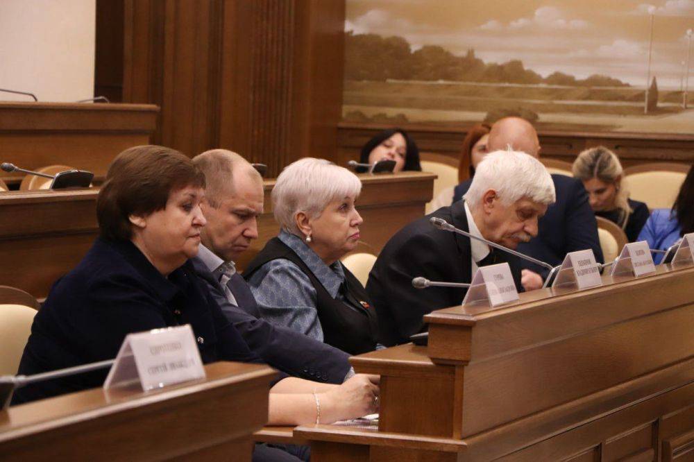 Юрий Клепиков: Сегодня в рамках совместного заседания комитетов Белгородской областной Думы по социальной политике, по законодательству, местному самоуправлению и безопасности депутаты рассмотрели назначение на должность трёх мировых судей