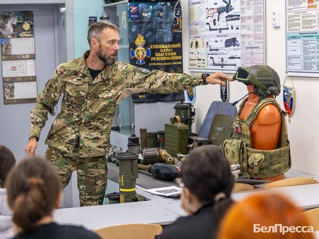 Более 120 белгородских подростков начали обучаться в центре «Воин»