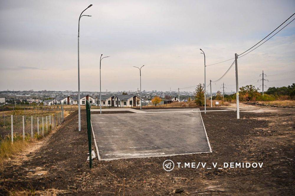 В Белгороде в Дачном переулке идёт строительство площадок для игр и спортивных занятий