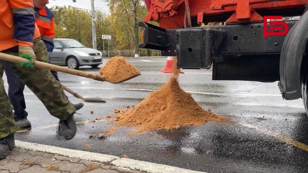 В Белгороде размещают ящики с песко-соляной смесью