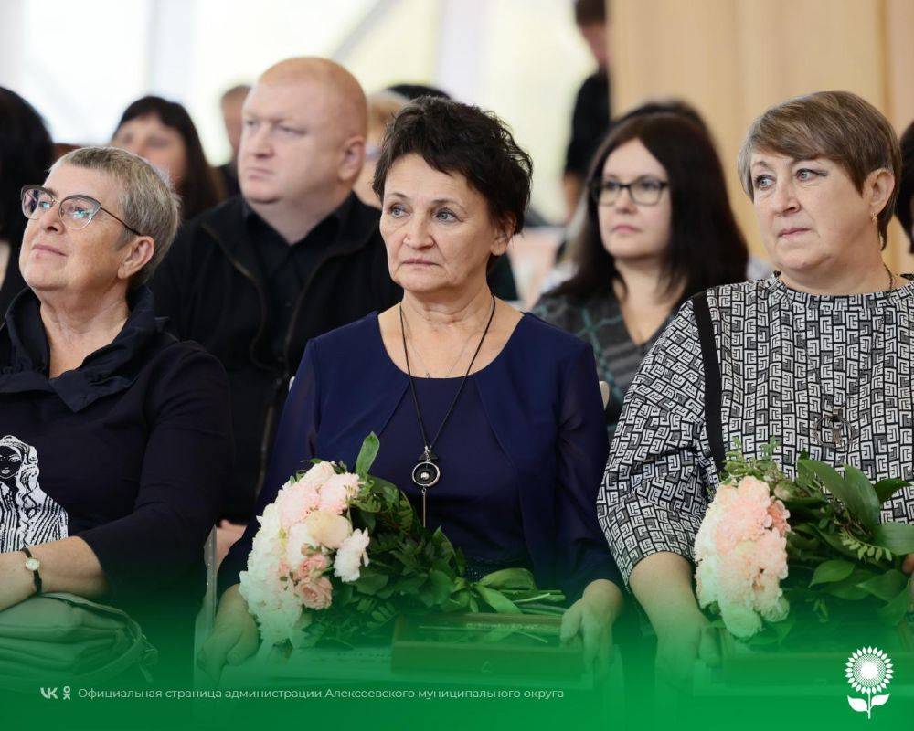 В Белгородской государственной филармонии состоялась церемония награждения ежегодной премией имени Павла Кузьмича Бедненко, которая была вручена Губернатором Белгородской области Вячеславом Владимировичем Гладковым