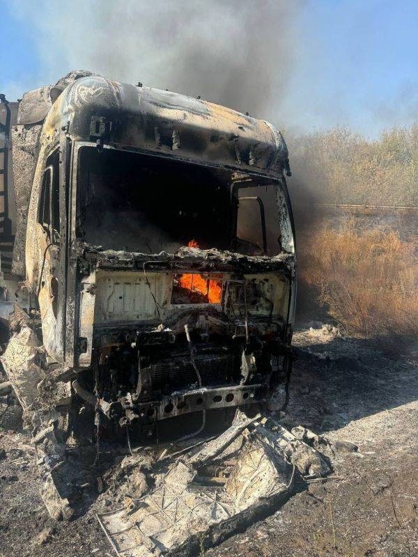 ВСУ атаковали с помощью FPV-дронов два грузовика в Белгородской области, один человек погиб, один ранен