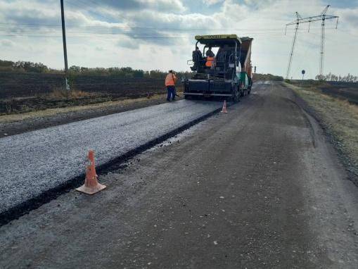 В Вейделевском районе досрочно начался ремонт автодороги общего пользования муниципального значения «Новый Оскол – Валуйки – Ровеньки», в том числе подъездной дороги к хутору Колесников