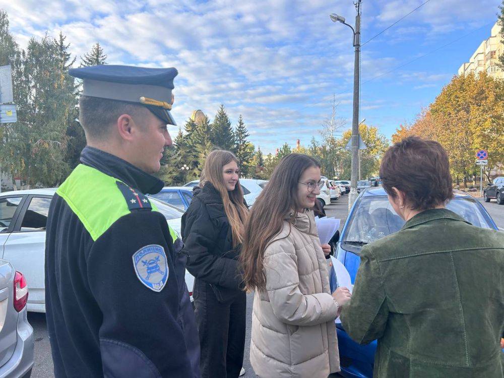 В Белгороде активисты школьных волонтерских отделений провели профилактическую акцию с водителями