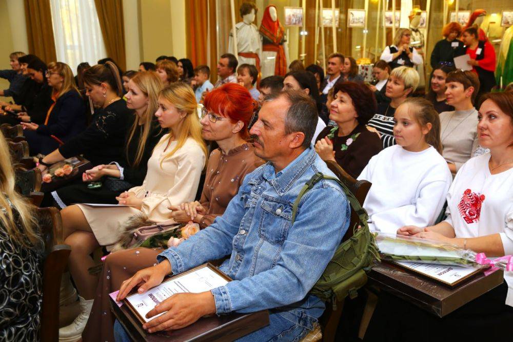 В Белгороде наградили победителей и призёров второго областного конкурса-фестиваля декоративно-прикладного творчества «Мода на народное»