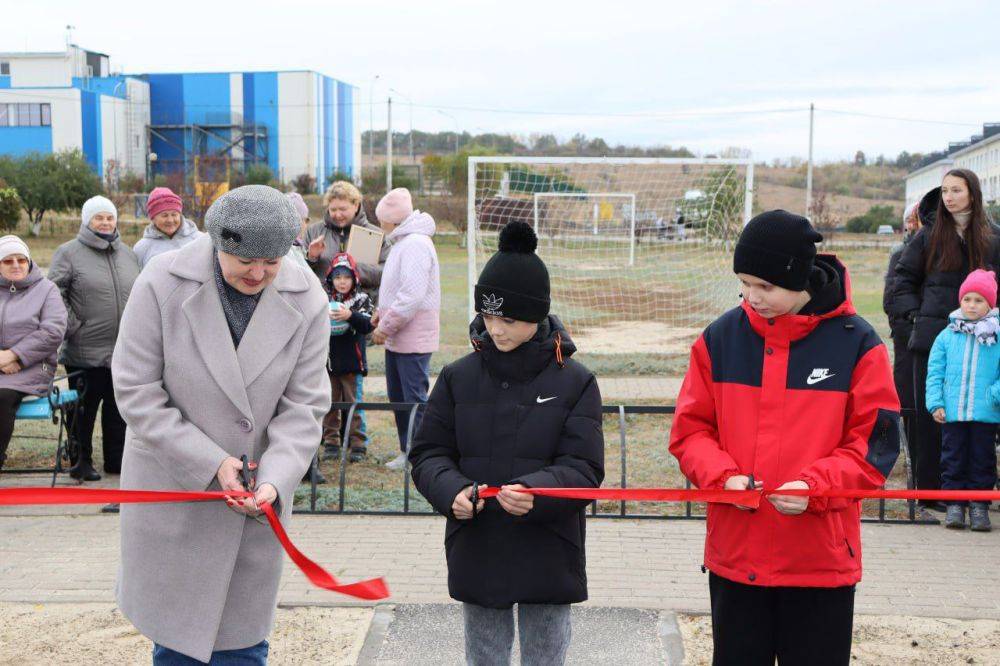 В микрорайоне «Космос», в парке Гагарина п. Волоконовка, прошло торжественное открытие современного игрового комплекса в космическом стиле