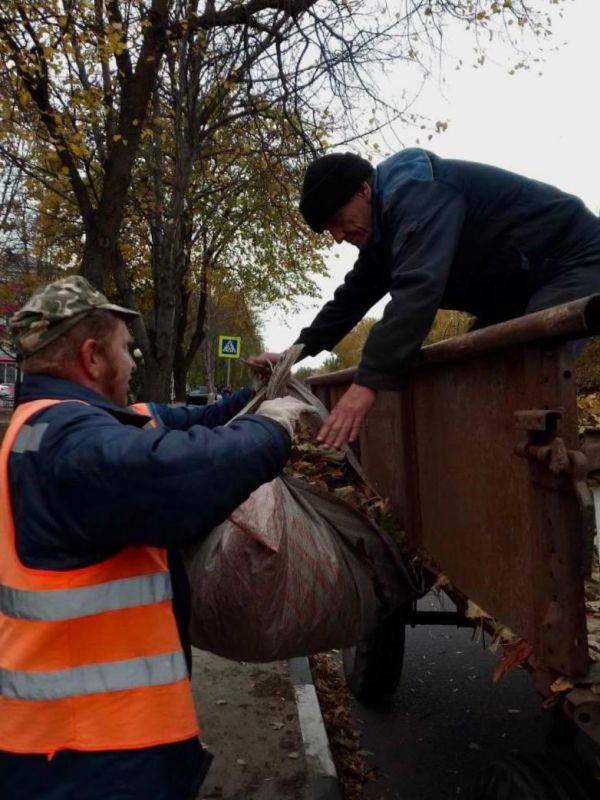 МБУ «Благоустройство Яковлевского муниципального округа» продолжает осуществлять работы по благоустройству и уборке территорий