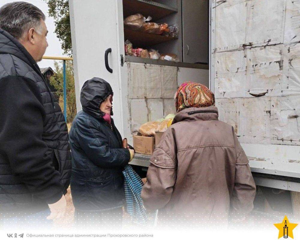 Объезжая район, глава администрации Прохоровского района Сергей Михайлович Канищев заехал в хутор Григорьевка в момент работы автолавки