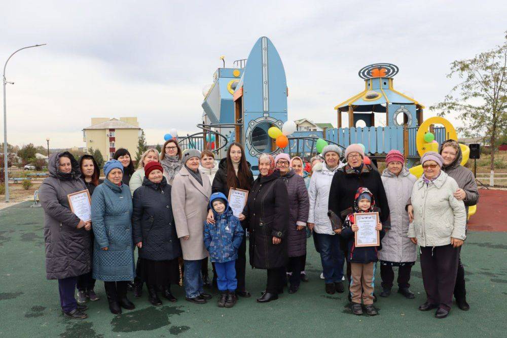 В микрорайоне «Космос», в парке Гагарина п. Волоконовка, прошло торжественное открытие современного игрового комплекса в космическом стиле