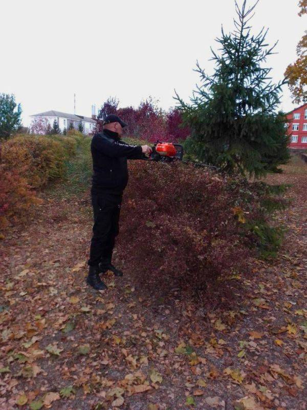 МБУ «Благоустройство Яковлевского муниципального округа» продолжает осуществлять работы по благоустройству и уборке территорий