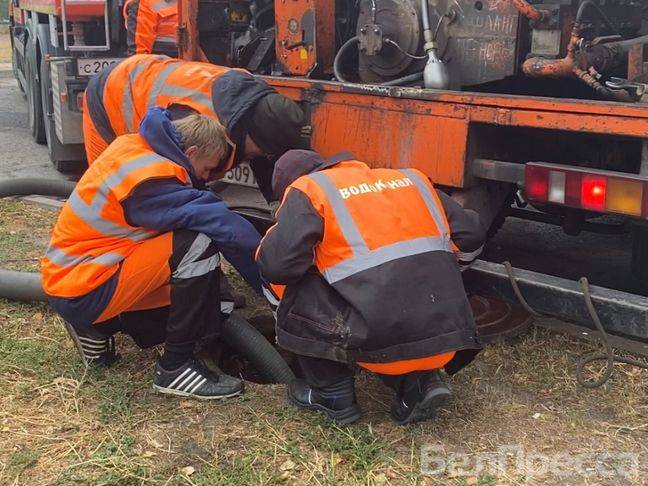 В Белгороде для очистки канализации впервые применили каналопромывочную машину