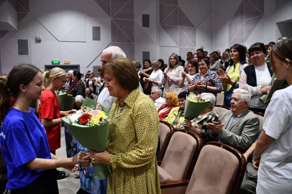 Светлана Халеева: Накануне главного праздника октября в Центре культурного развития «Солнечный» собралась дружная педагогическая семья Алексеевского муниципального округа