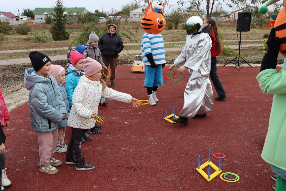 В микрорайоне «Космос», в парке Гагарина п. Волоконовка, прошло торжественное открытие современного игрового комплекса в космическом стиле