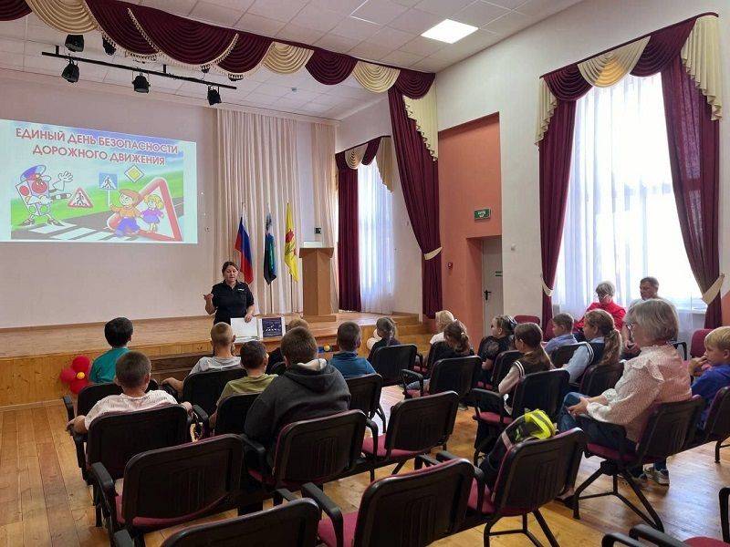 Белгородские автоинспекторы провели со школьниками «Пятиминутки дорожной безопасности»