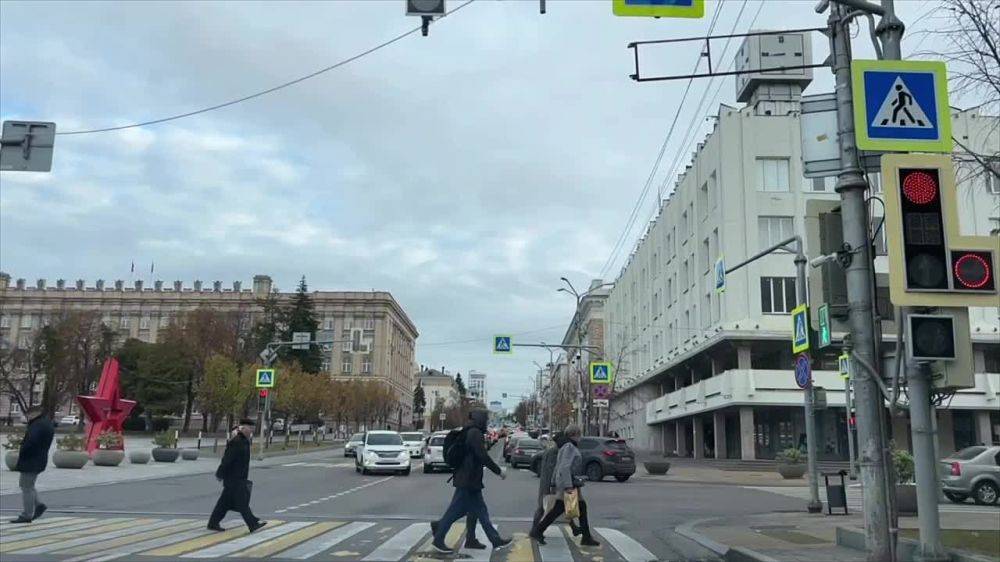 Доброе утро, друзья. С утра сегодня облачно, но день синоптики обещают солнечным Следуйте требованиям дорожных знаков, соблюдайте скоростной режим и дистанцию Будьте внимательны при выезде со второстепенной дороги, берегите себя