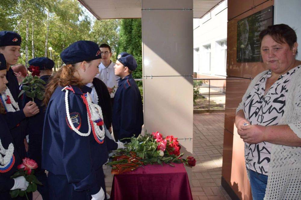 В муниципалитетах партийцы открыли памятные мемориалы в честь героев спецоперации