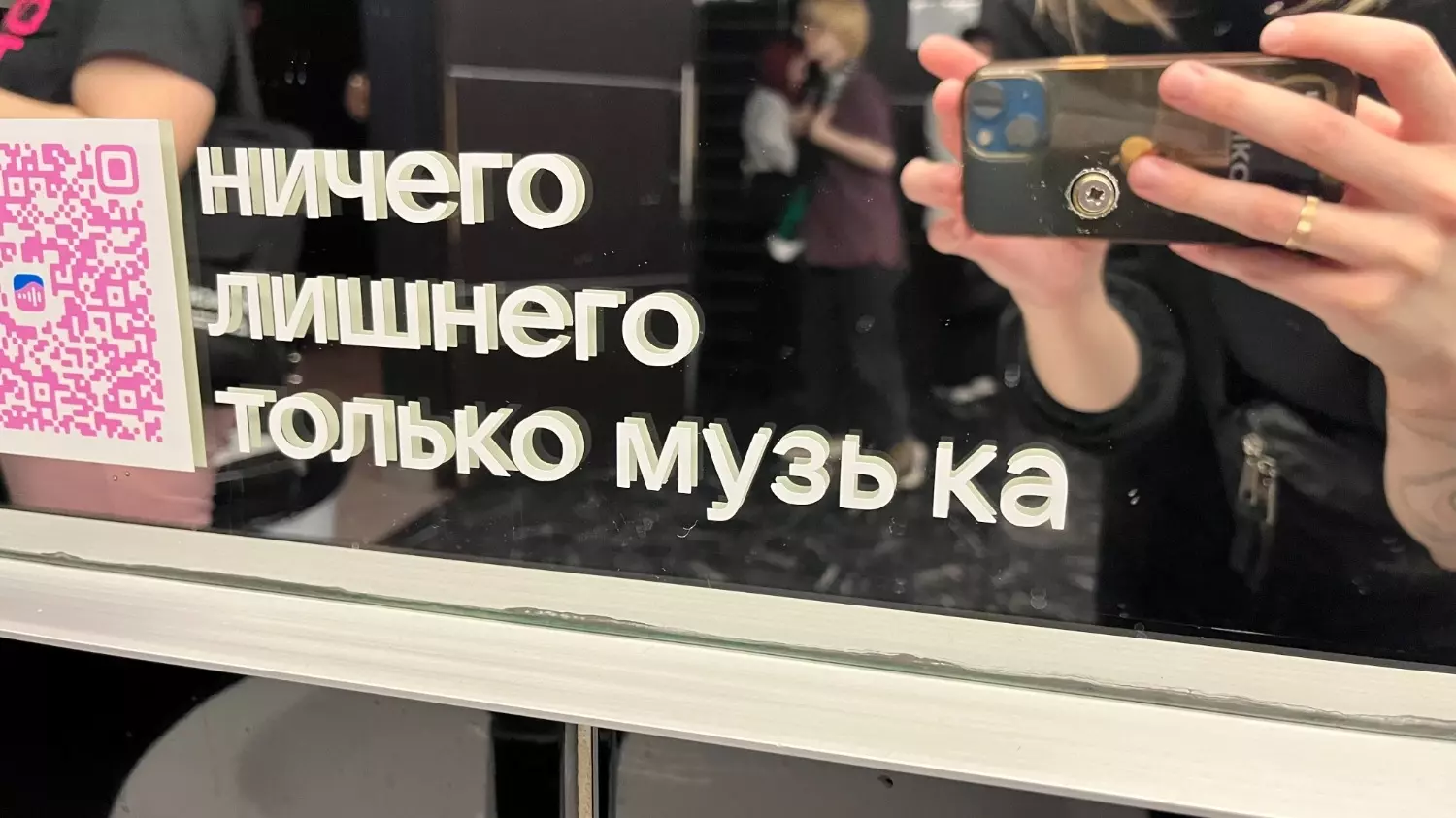 Бал для пожилой молодёжи: репортаж с осеннего концерта группы «Дайте танк (!)»7