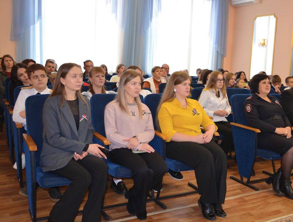 Анатолий Климов: На мероприятии, посвященном Дню флага Белгородской области, состоялось вручение паспортов гражданина Российской Федерации