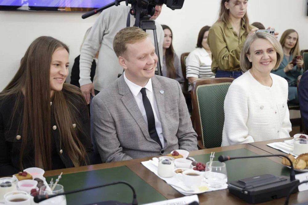 Вячеслав Гладков встретился с белгородскими педагогами – победителями и призёрами всероссийских конкурсов