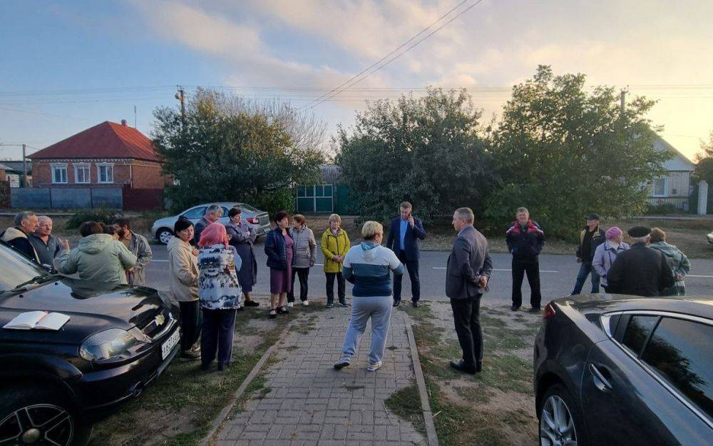 Улица Белгородская посёлка Борисовка стала очередной территорией, где глава администрации Борисовского района Владимир Переверзев провёл встречу с местными жителями